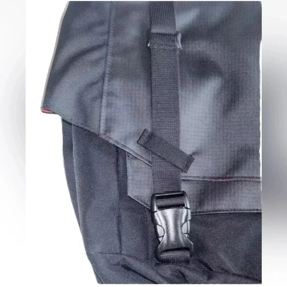 PIVOT URBAN MEN’S BLACK MESSENGER BAG EVA-PADDED LIGHTWEIGHT FITS 15” LAPTOP - Picture 4 of 6